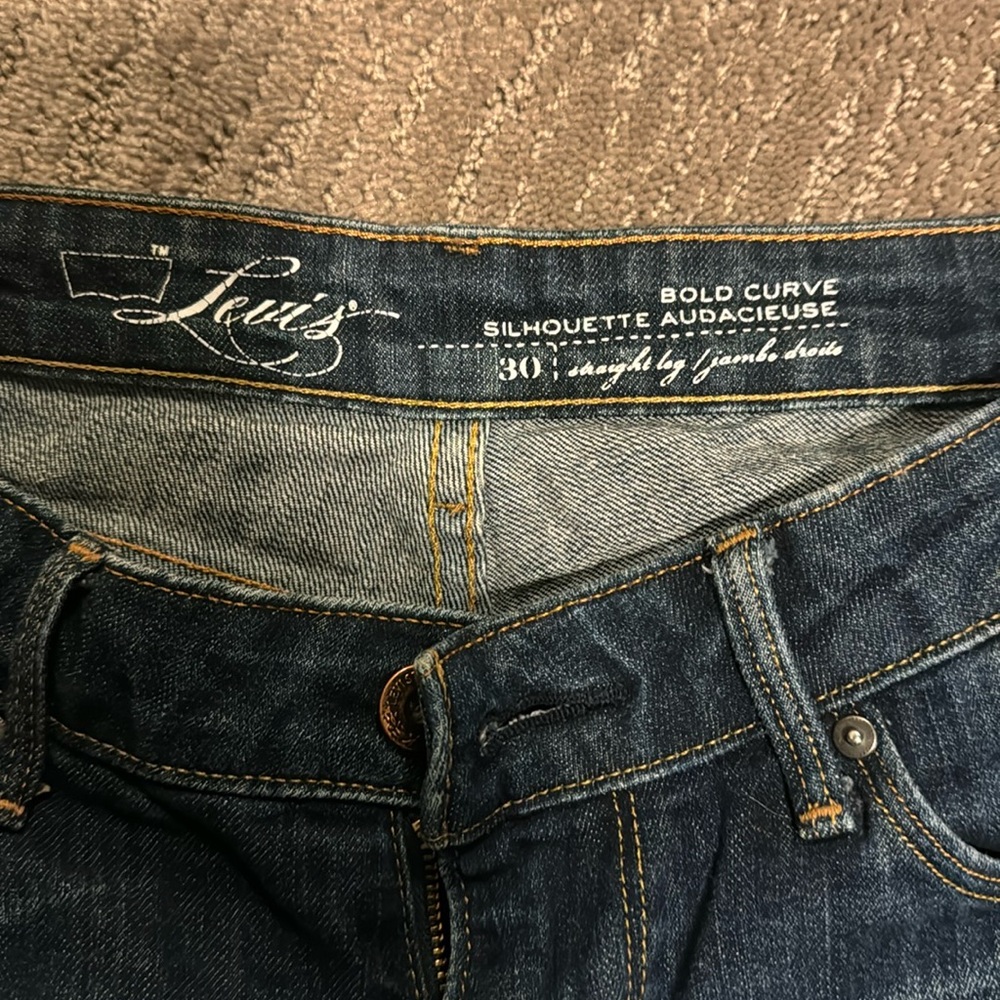 30x32. Levi’s bold curve jeans. Softly broken in so that you can get ‘em and go